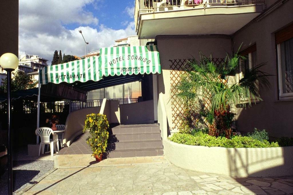 Albergo Sorriso Spotorno Kültér fotó